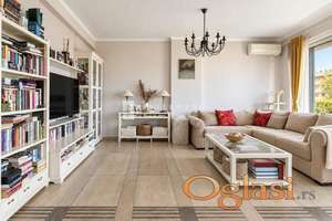 Dvosoban stan u Kumboru – 132 m², terasa i pogled na more